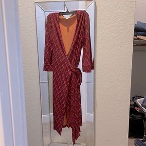 Diane vonFurstenberg wrap dress. Size 4. Smoke free home.